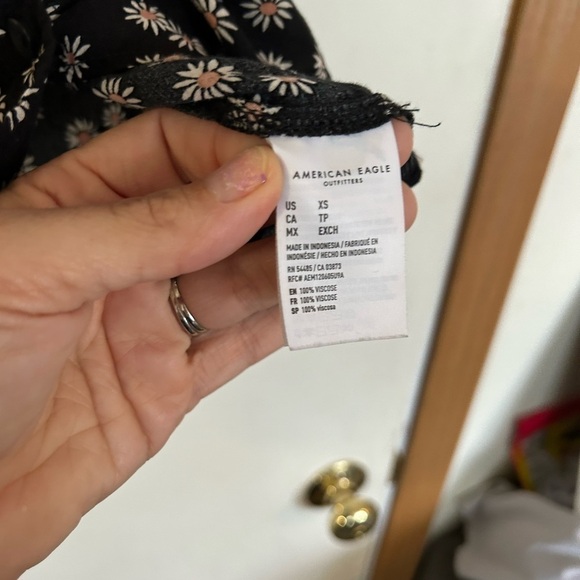 American Eagle extra small button-down crop top - Picture 4 of 7